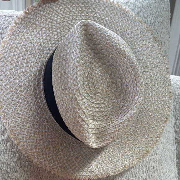 Eric Javits Look Again Packable Squishee Fedora Sun Hat cream Black Band